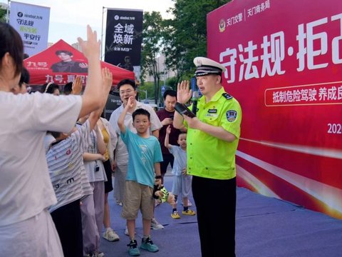互动答题打卡 湖北天门交警携手九号电动车让安全知识“活起来”