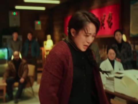 抓娃娃，喜剧笑料密集，撕开家庭一地鸡毛