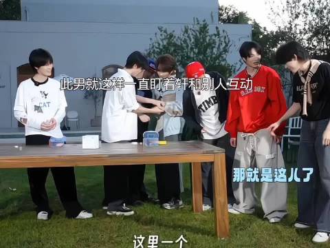谁来安抚这只垂头丧气的小猫？！