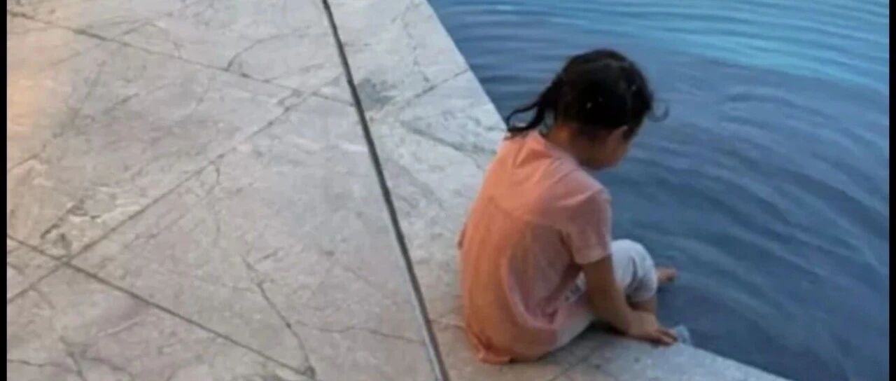 周杰伦分享与小女儿互动日常，称呼4岁小女儿“我美吗女士”引关注，网友：画面温馨很治愈