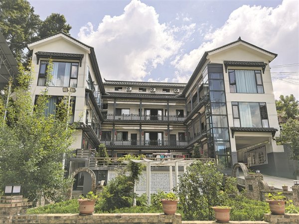 绿水青山间的“烟火小院” 绿水青山间的“烟火小院”