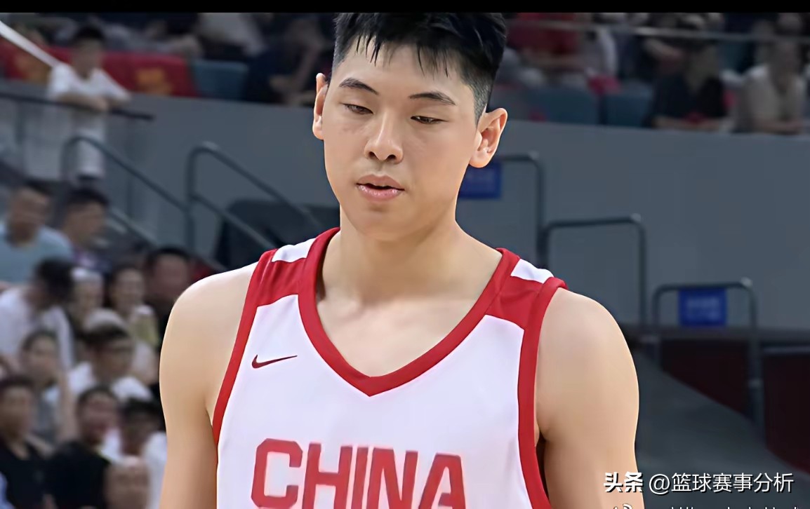 中国男篮公布12人大名单！争议很大，6后卫，3内线，存在大问题！