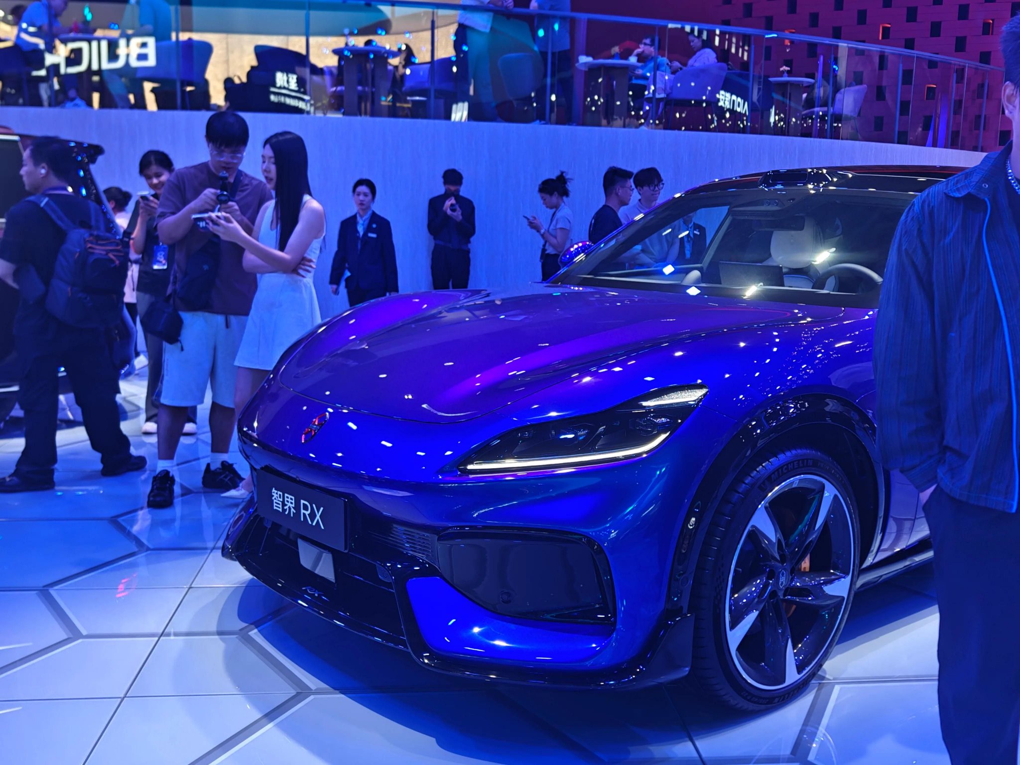 成都车展实探智界RX：L3级自动驾驶架构太抢眼，V9之后的又一销量引擎