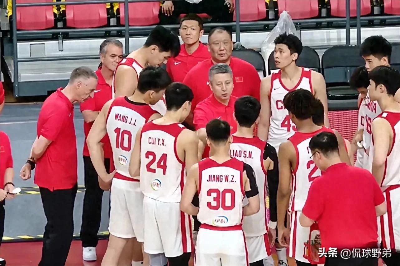 不打了！中国男篮公布重要决定！3人遗憾落选，世预赛14人迎挑战