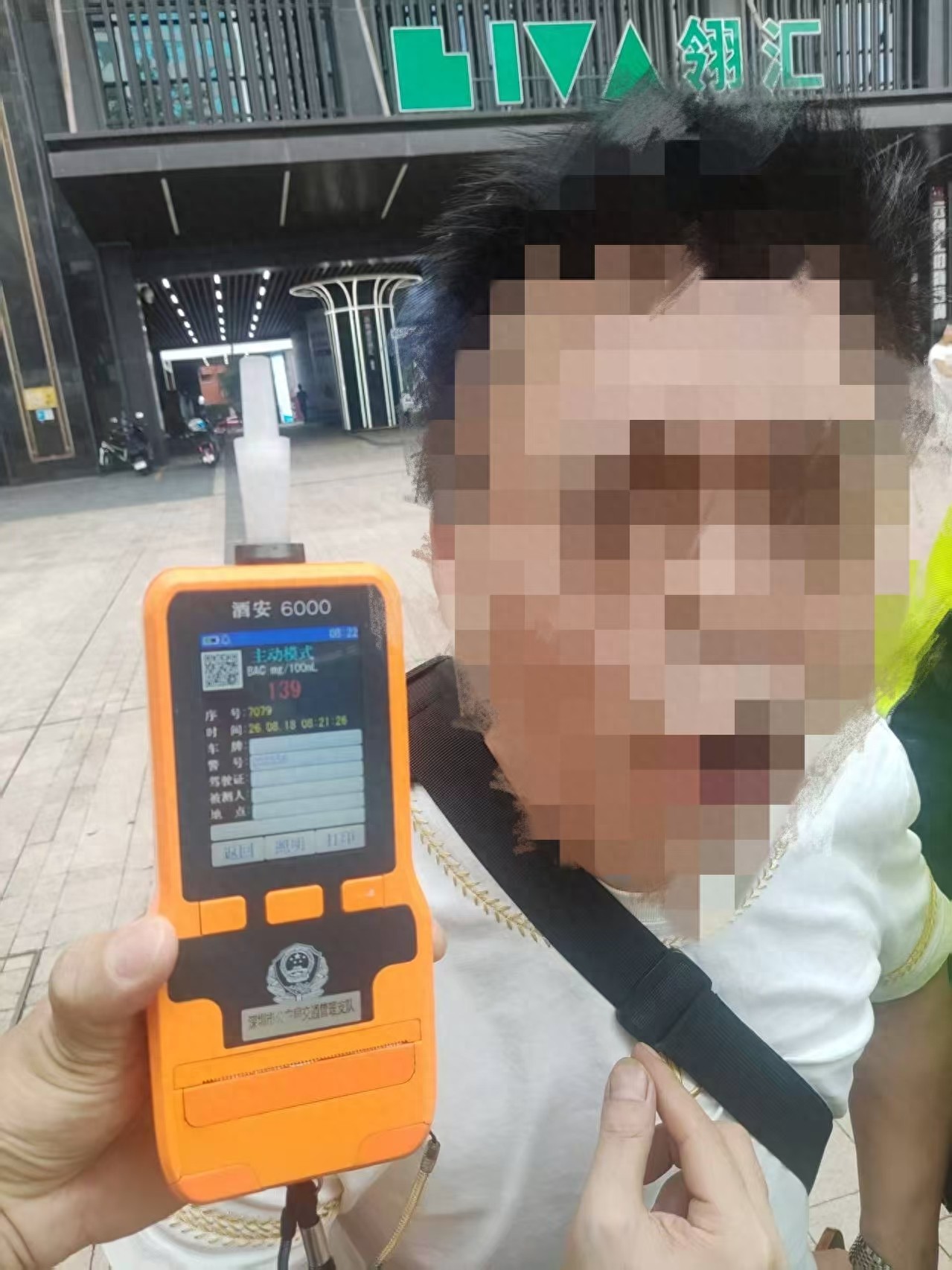 劝导免罚？他偏说“我喝了酒”：深圳一男子醉骑电动车，139mg/100ml被扣车罚2000