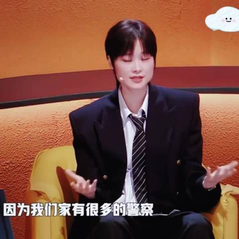 李宇春回归脱友总决赛，点评通透带来新歌