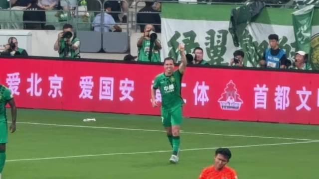 第69分钟，达万传球精确制导，后点塞尔吉尼奥头球破门！3-2！