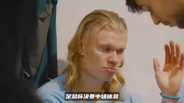 曼城官方纪录片《美丽的执念》放出大量更衣室实拍…