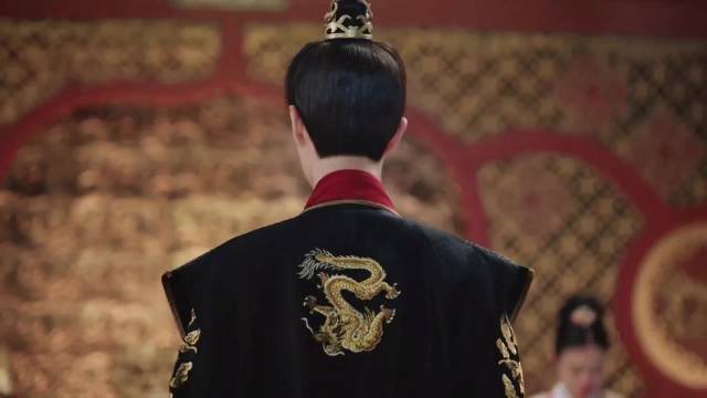我无名份 我不多嗔 “恨你的人你爱着 爱你的人你却恨着” “这不都是你吗”