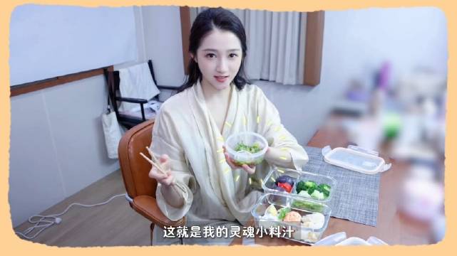 晓彤吃的好香，都给我看饿了