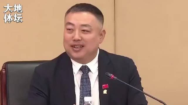 刘国梁联手王楠夫妇，乒乓球事业成家族生意