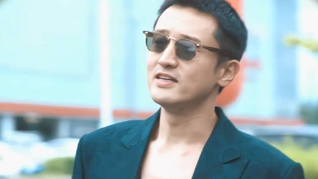 王传君演躁郁症地产大佬，配角戏路封神