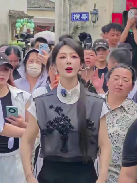 杨紫真的很大大方方的感觉