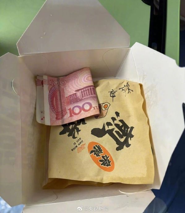 蛋饼店老板王贤黄为何在化疗孩子外卖里塞100元? 蛋饼店老板王贤黄为何在化疗孩子外卖里塞100元?
