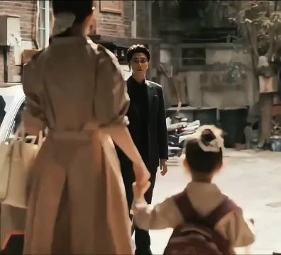 方协文西装发型眼镜酷似庄国栋