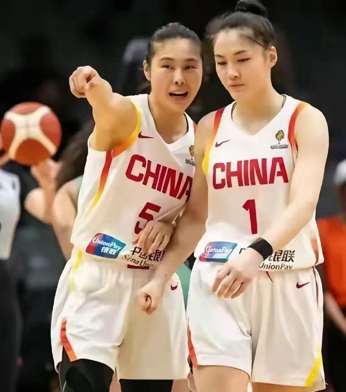 中国女篮昨晚欧洲拉练首战，76-88输给意大利，但比输球更扎心的，是首发控卫张曼曼全场0分