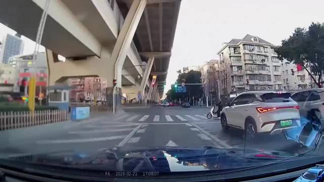 有回上班路上就碰到一个老大爷！…