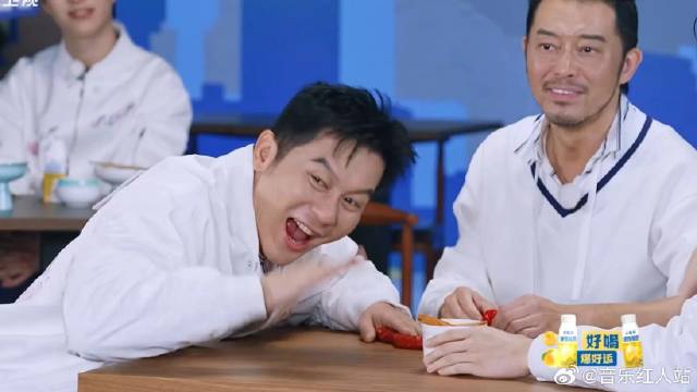 导演组咋想出来的游戏 李晨都给玩崩溃了，分不清小龙虾莲藕汤！
