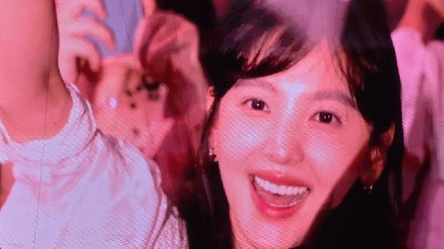 我的妈啊 章若楠出现在大屏美死了
