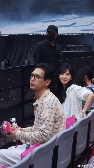 章若楠和李现是否在汪苏泷演唱会现场同框互动？