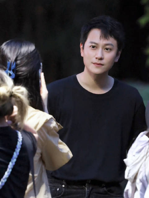 都有都有，一个个来昂 许sir杀青快乐
