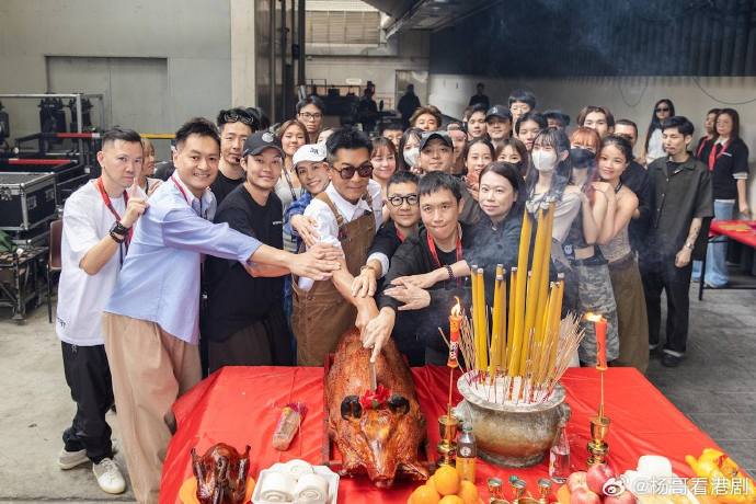 古天乐在演唱会上致敬了哪位已故歌手？