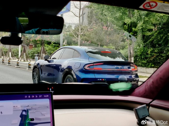 小米YU7的后驱长续航版（原标准版，835km）有哪些颜色可选？