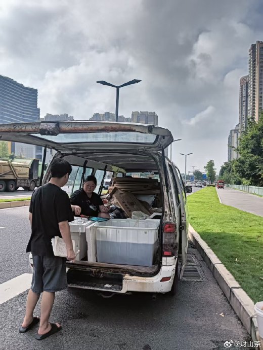 社区团购平台的商品价格和超市相比有优势吗？