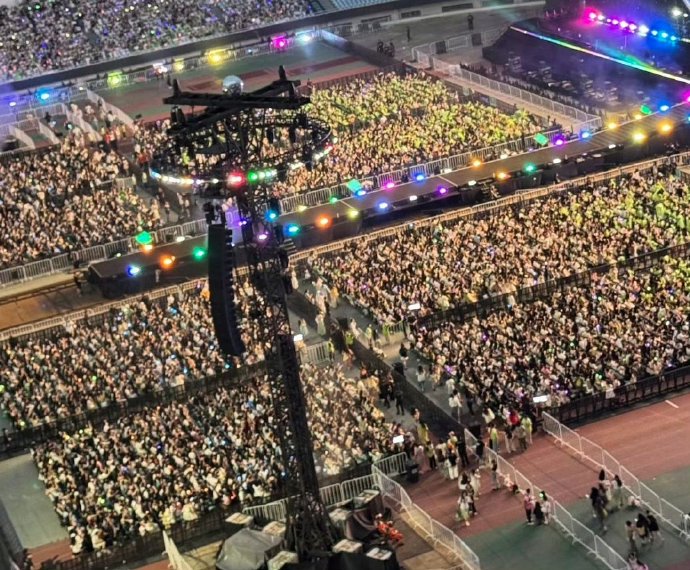 王源南京六万座体育场连唱两日，暖心许愿获封神场面