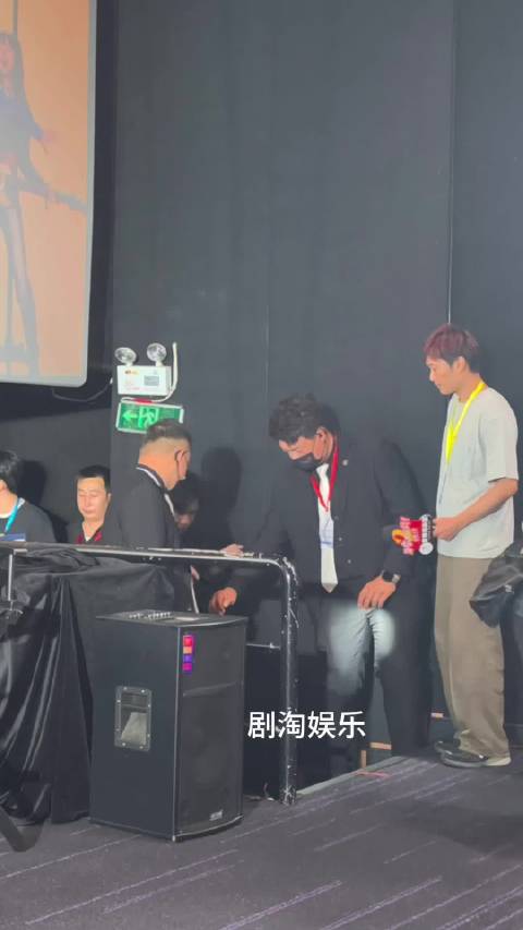 一些轮椅小昀和逞强小昀 希望晚上能好好休息一下