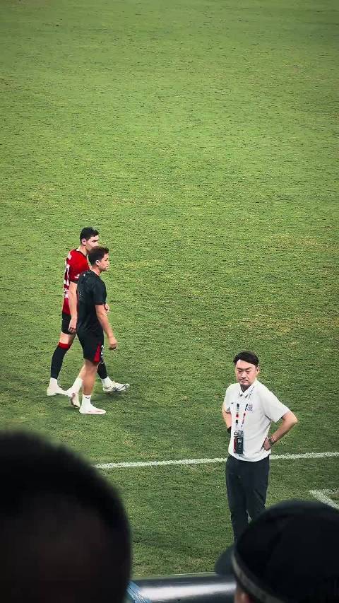 成都蓉城主场2-1逆转上海申花！韦世豪第85分钟绝杀，凤凰山体育场沸腾了！