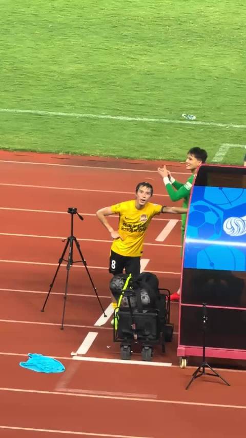 我们的魔鬼主场2:0！青岛西海岸vs山东泰山！我们的俩英雄