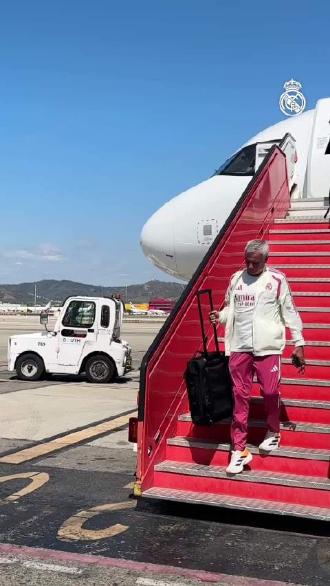 皇马抵达巴塞罗那，穆里尼奥时代今日开启