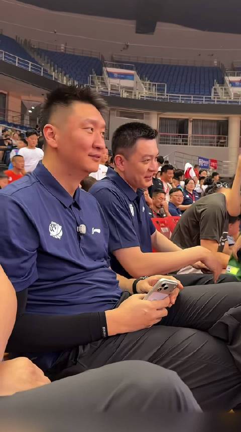 孙悦视角的文艺二校夺冠全过程～ 当然是坐在杨导旁边