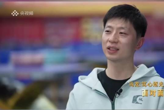 鞠个躬挥挥手