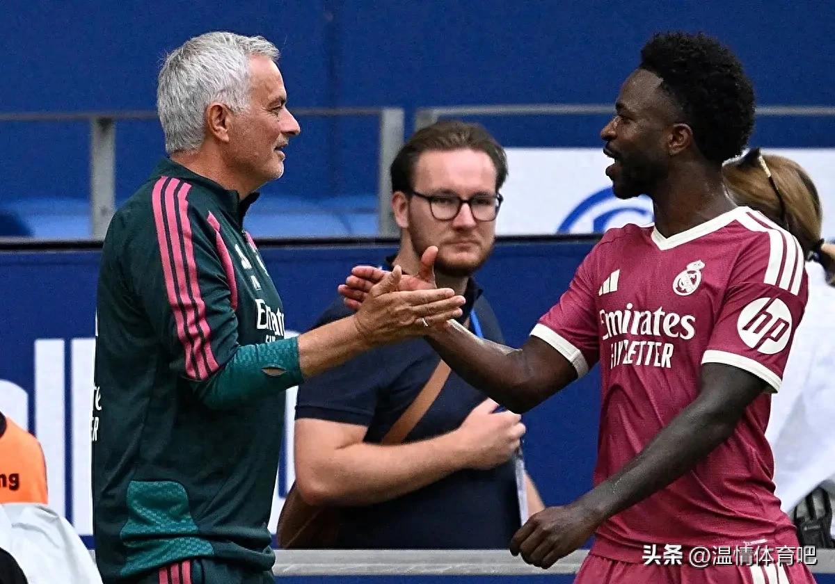 2-1！穆帅眼光独到！钦点中锋替补绝杀，皇马开门红，全力争冠军