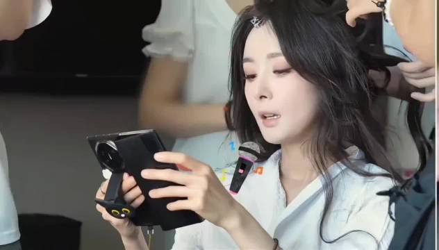 歌手幂灵光一闪，唱了谢霆锋的《香水》