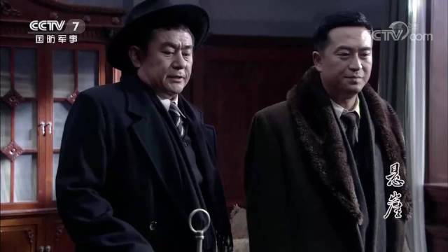 悬崖：地下党找到监听器，发报警示同志，殊不知电台也被监听