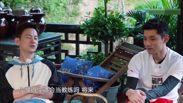 昔日赛场怒撕球衣的藏獒，如今俯身执教，张继科从未离开乒乓只是换了战场