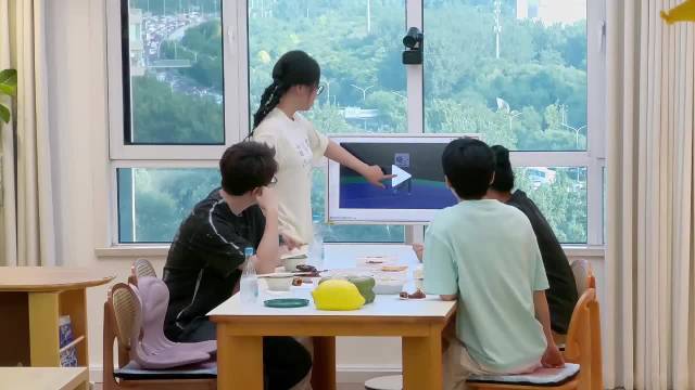 瞿颖认错打网球男星，看腿误认成李现