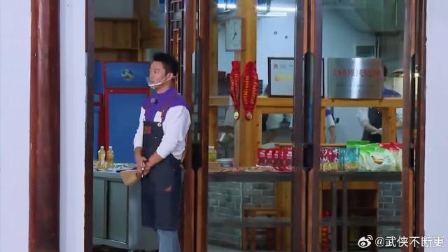 还是杨颖的饭店生意好，沙溢挡都挡不住，全都跑那边去了丨奔跑吧