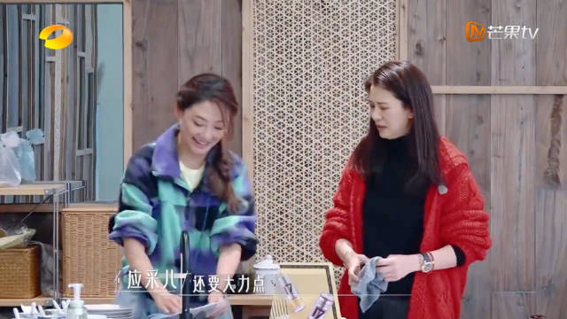 陈小春宠应采儿到不会刷碗，袁咏仪疯狂吐槽，被宠坏的幸福！