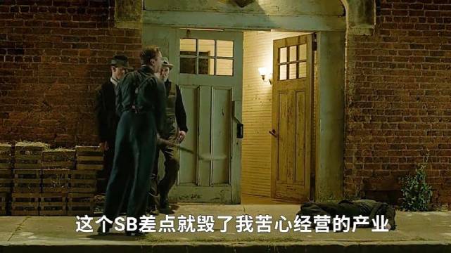 他们的后面都不好惹，一个擎天柱，一个毒液
