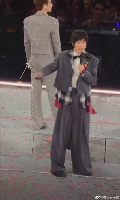 李现和章若楠为什么会被阿信调侃爬墙？