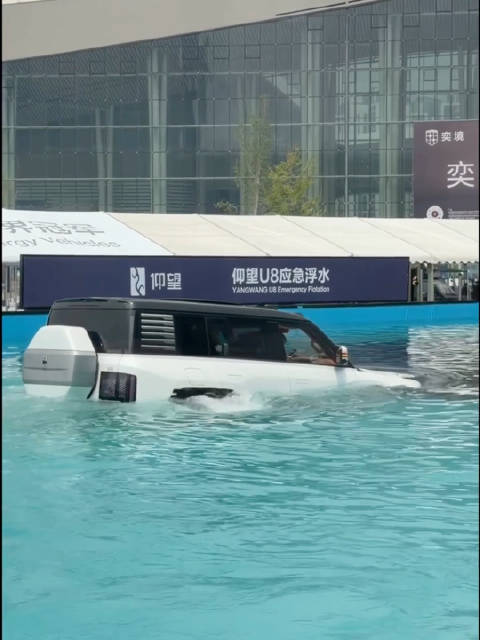仰望U8应急浮水、45°坡挑战，腾势Z9GT无人漂移模式