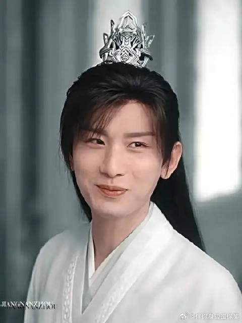 小小的年纪还不懂的什么是爱