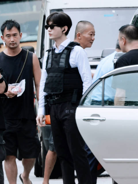 林sir小嘴叭叭并比划着 狩谎 林彦廷