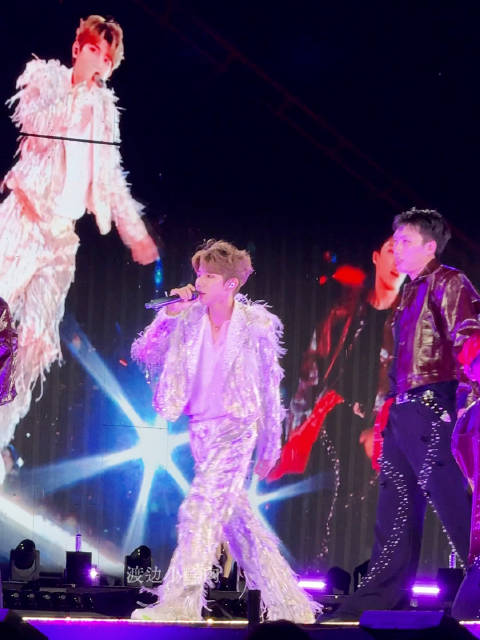王源跳高被赞中国人能飞，网友调侃报跳高班
