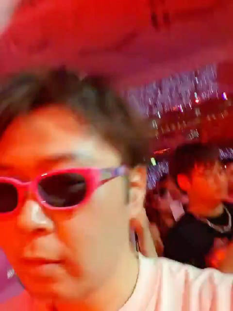 杜海涛在汪苏泷演唱会蹦迪蹦嗨了