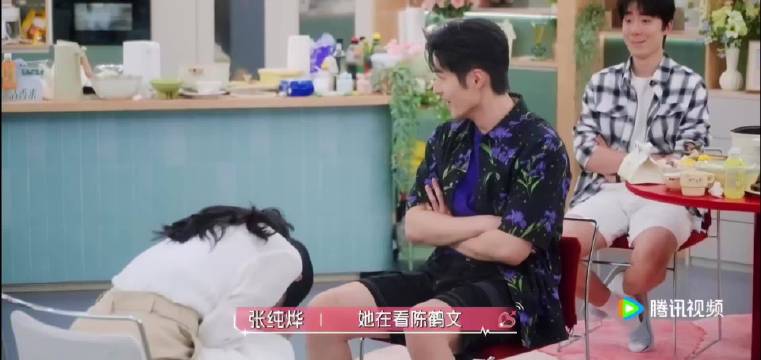 鹤玥小情侣就是会不自觉看向对方啊